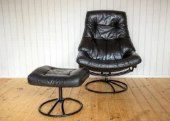 Norwegischer Sessel und Ottomane aus schwarzem Leder aus der Jahrhundertmitte von Ekornes, 1980er Jahre, 2er-Set