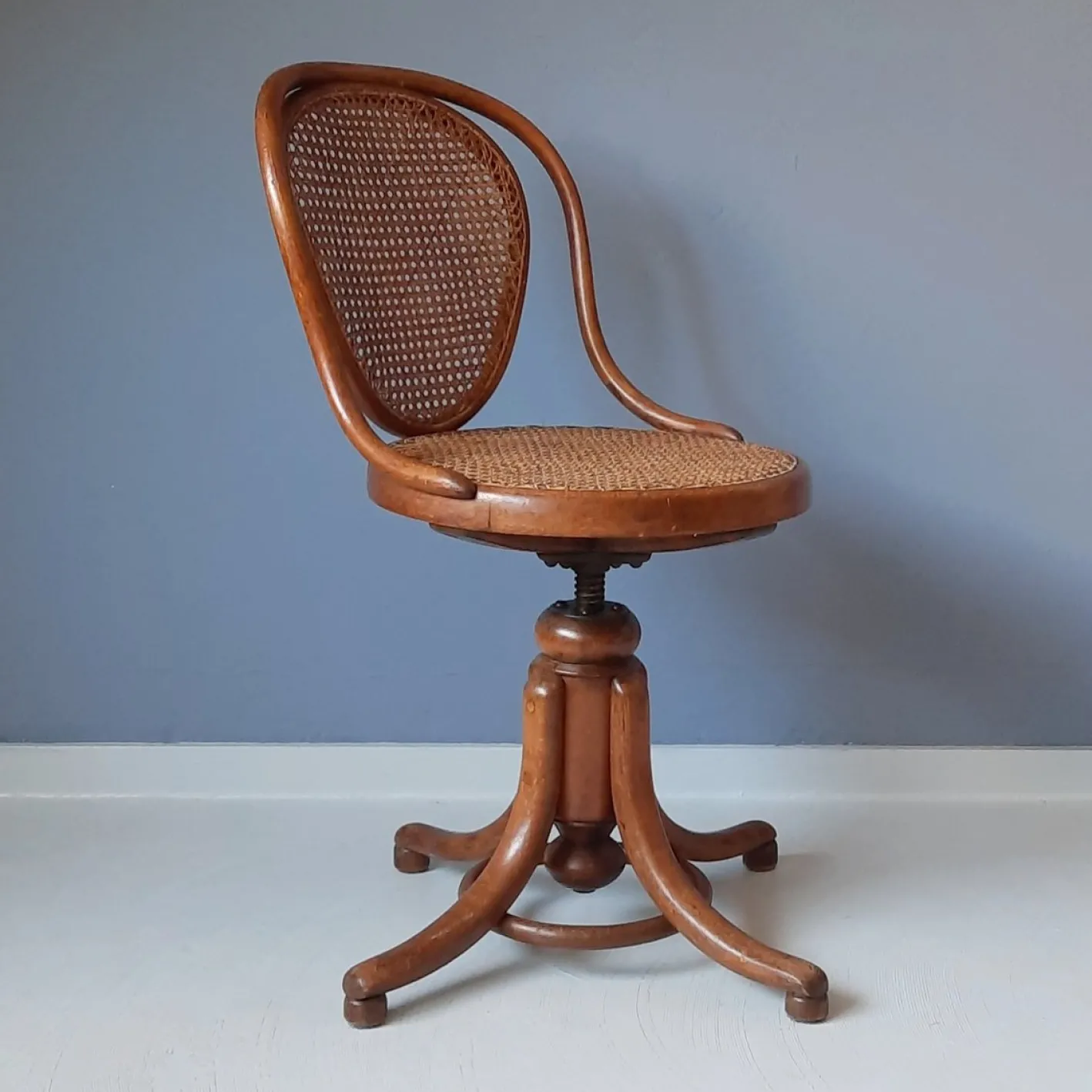 Nr. 1 - Nr. 5101 Drehstuhl von Thonet, 1900er