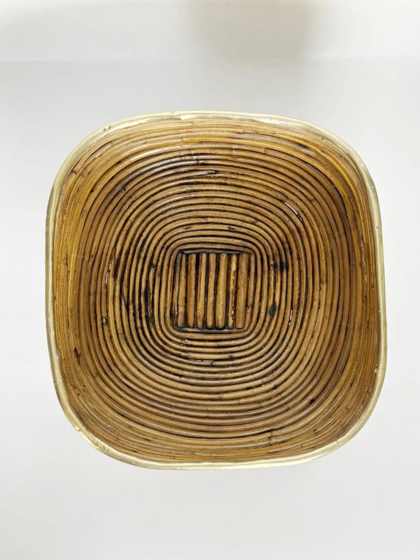 Obstkorb aus Korbgeflecht und Messing, Frankreich, 1960er