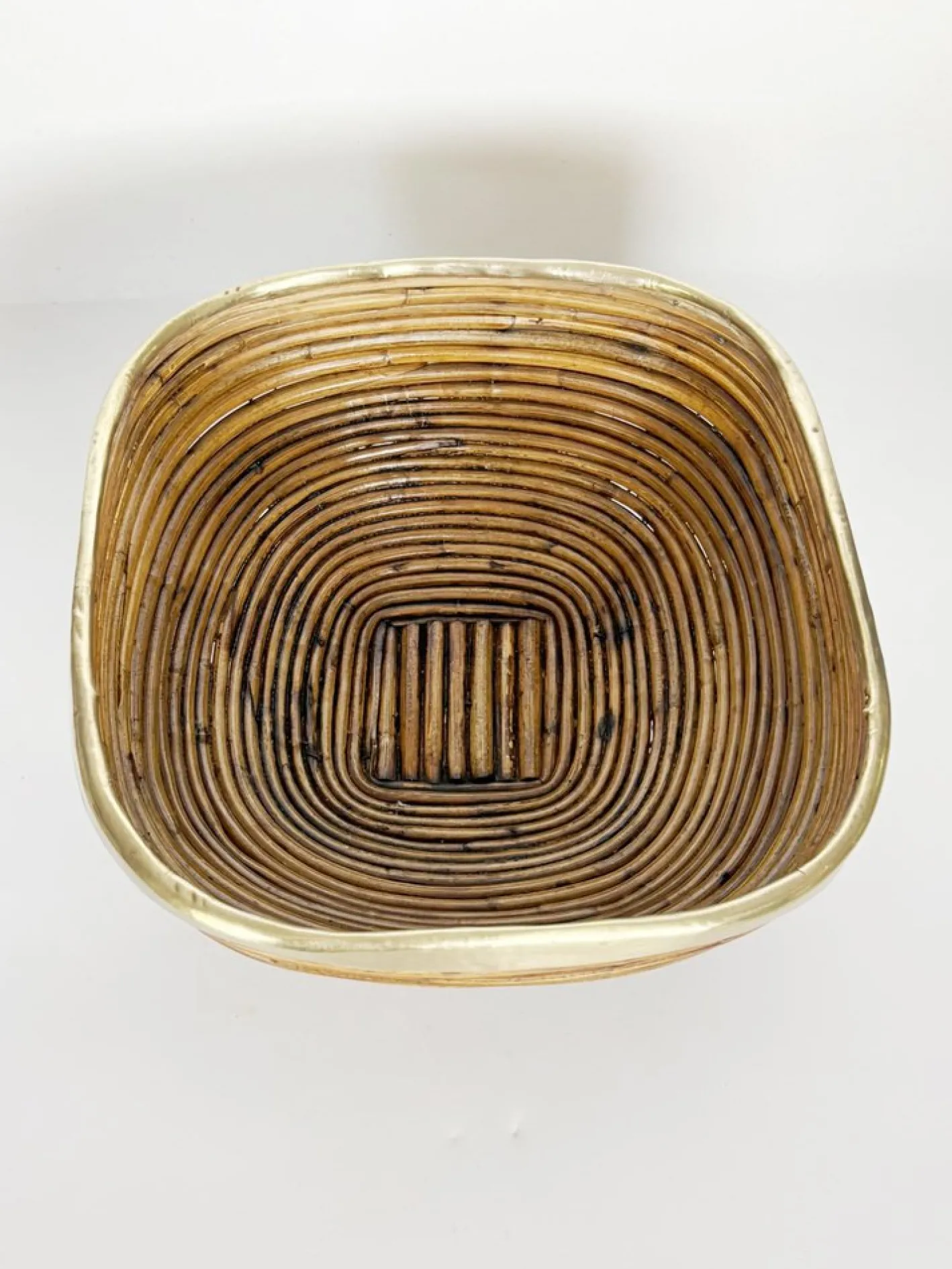 Obstkorb aus Korbgeflecht und Messing, Frankreich, 1960er