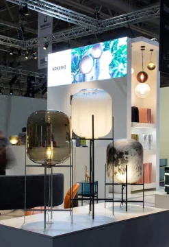 Oda Small in Moonlight Weiß & Schwarz Tischlampe von Sebastian Herkner für Pulpo