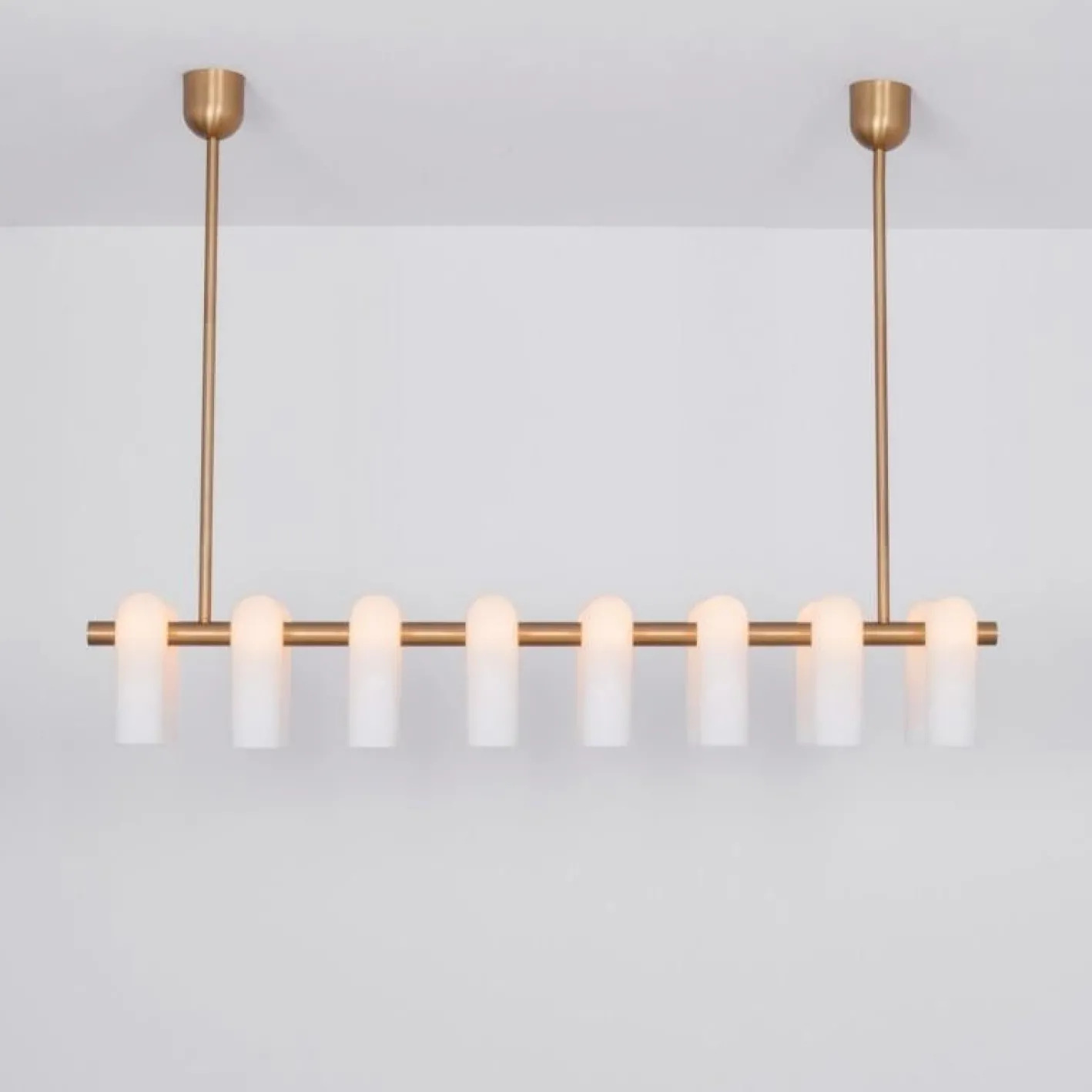 Odyssey Linear LG Messing Kronleuchter von Schwung