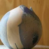 Orb Vase aus Steingut mit eingeklemmter organischer Öffnung & Tropfglasur, 1940