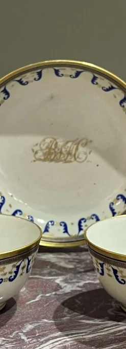 Ostindische Porzellantassen und Untertassen, 3er Set