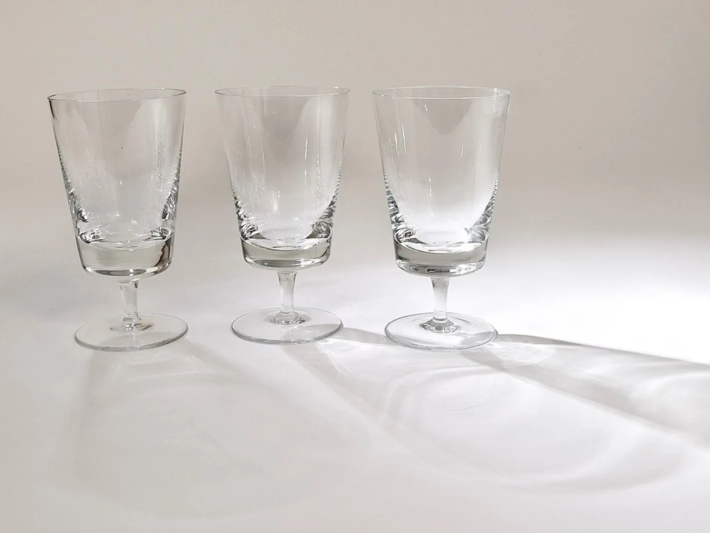 Oswald Haerdtl zugeschriebene Mid-Century Weingläser aus Kristallglas, Österreich, 1950er, 6er Set
