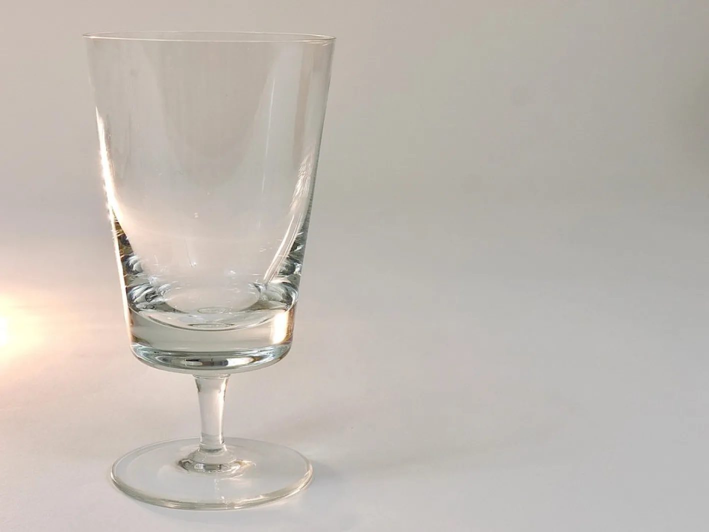 Oswald Haerdtl zugeschriebene Mid-Century Weingläser aus Kristallglas, Österreich, 1950er, 6er Set