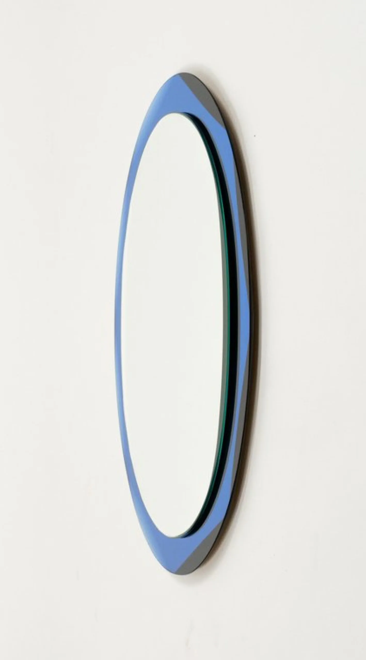 Ovaler Mid-Century Wandspiegel mit blauem Rahmen im Stil von Cristal Arte, Italien, 1960er
