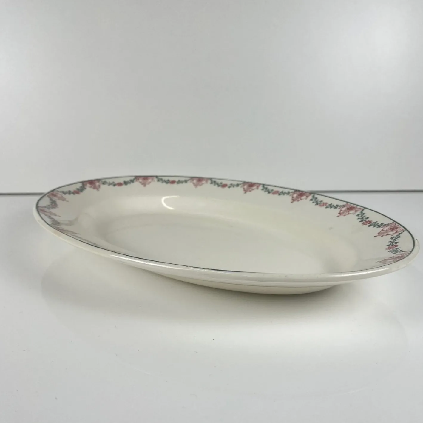 Ovaler Teller mit Girlanden-Muster in Rosa & Grün von Longwy, frühes 20. Jh