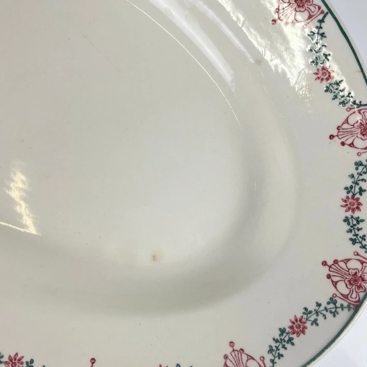 Ovaler Teller mit Girlanden-Muster in Rosa & Grün von Longwy, frühes 20. Jh