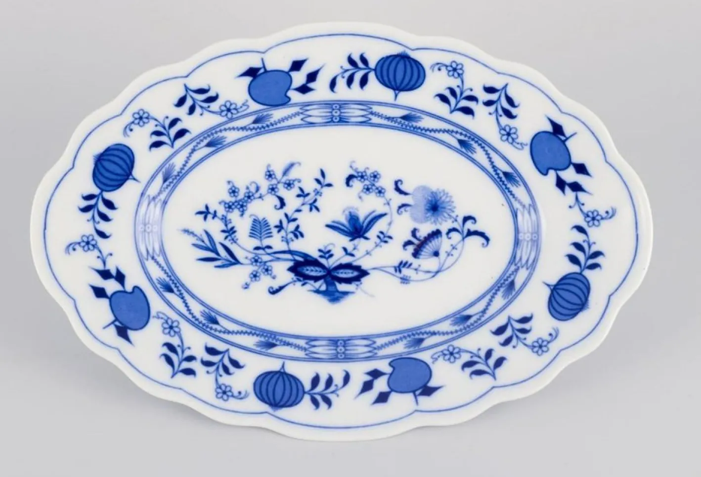 Ovales Serviergeschirr mit blauem Zwiebelmuster von Stadt Meißen, Deutschland, 2er Set