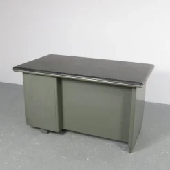Palazzo Montecatini Metall Schreibtisch mit Lederplatte von Gio Ponti für Antonio Parma Saronno, 1930er