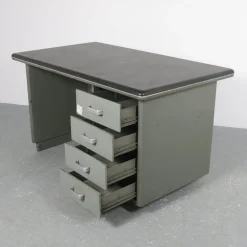 Palazzo Montecatini Metall Schreibtisch mit Lederplatte von Gio Ponti für Antonio Parma Saronno, 1930er