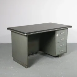 Palazzo Montecatini Metall Schreibtisch mit Lederplatte von Gio Ponti für Antonio Parma Saronno, 1930er