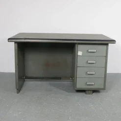 Palazzo Montecatini Metall Schreibtisch mit Lederplatte von Gio Ponti für Antonio Parma Saronno, 1930er