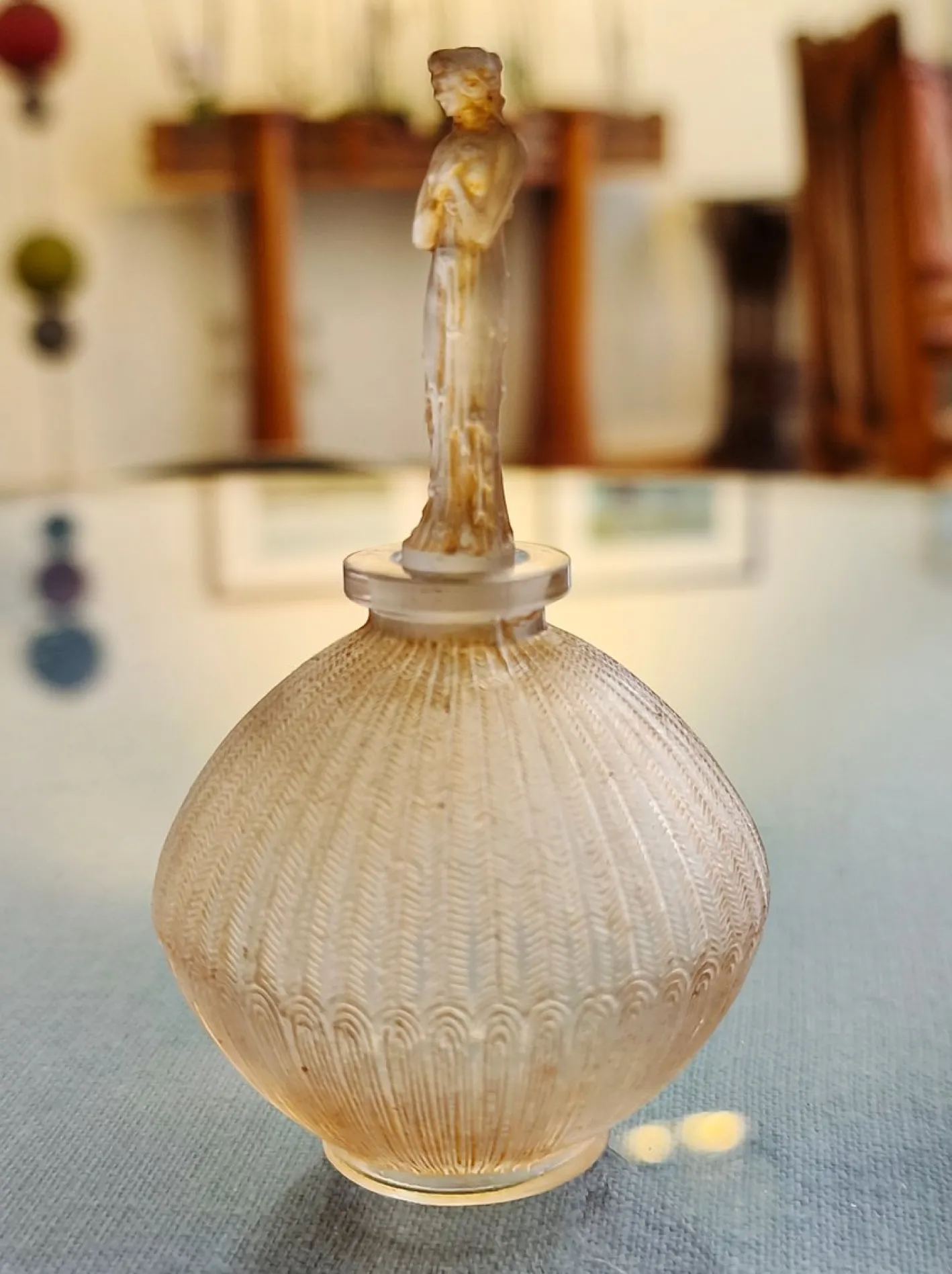 Parfümflasche aus Glas mit Rosen von René Lalique für Dorsay, 1914