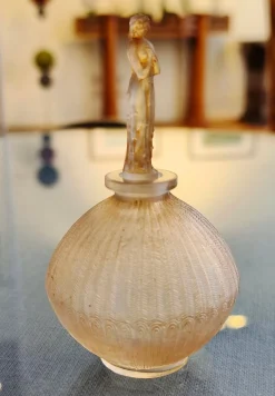 Parfümflasche aus Glas mit Rosen von René Lalique für Dorsay, 1914