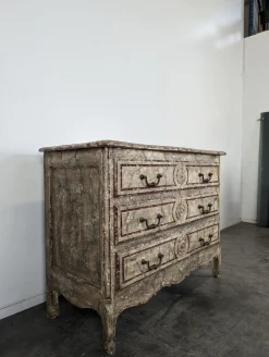 Patinierte Louis XV Kommode