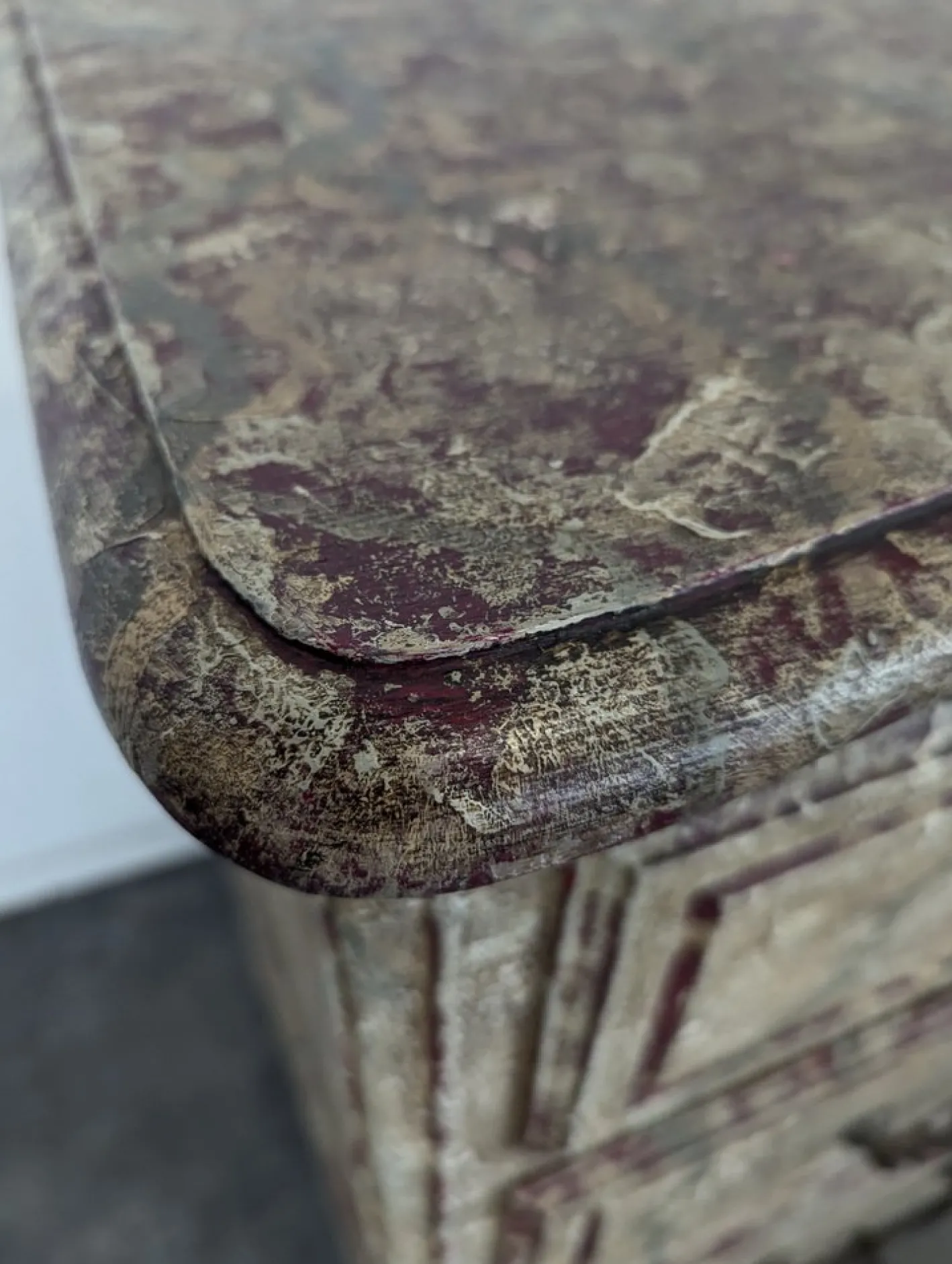 Patinierte Louis XV Kommode