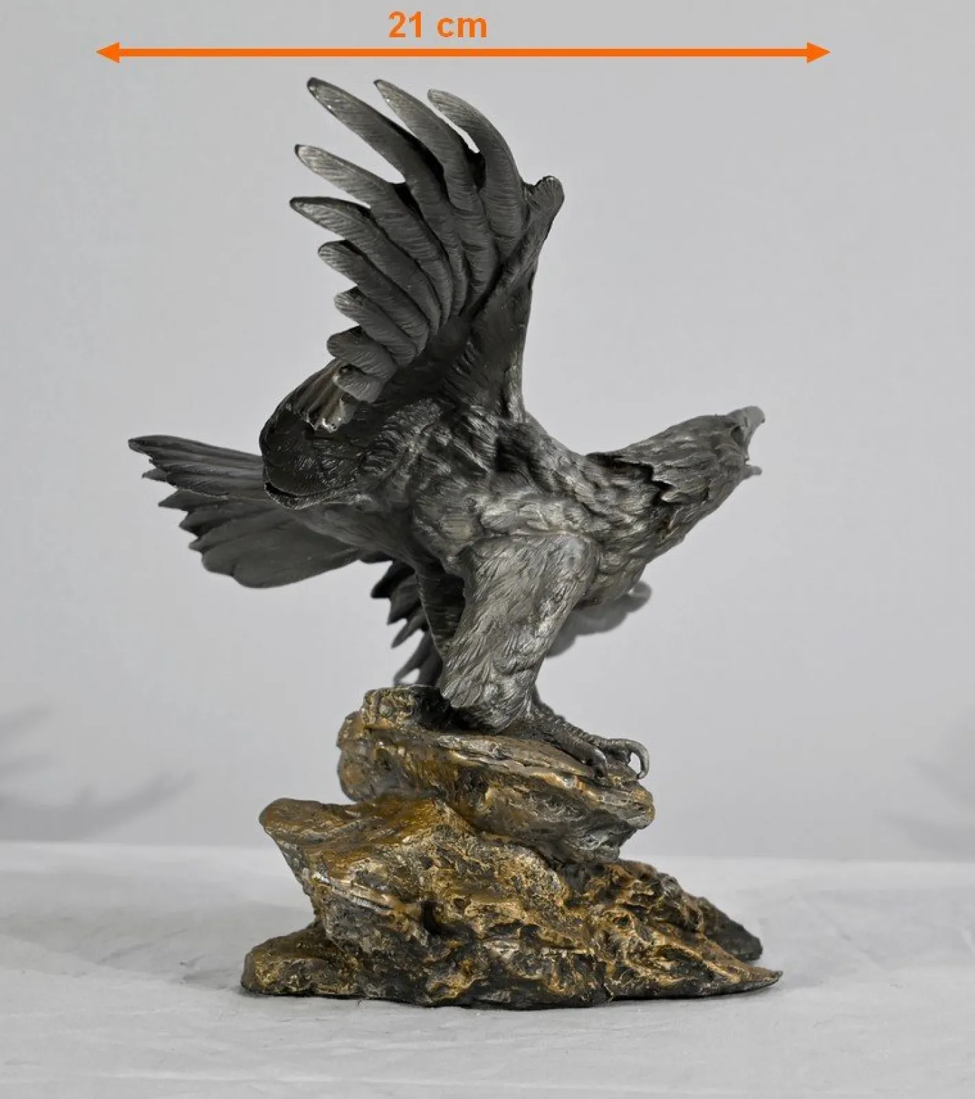 P. Brunelle, Weißkopfseeadler-Skulptur, 20. Jh., Zinn