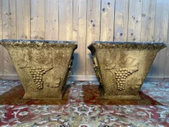 Pflanzgefäße aus Stein, 2er Set