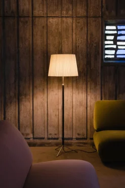Pie De Salón G2 Stehlampe aus Weiß & Messing von Jaume Sans