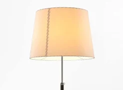 Pie de Salón G1 Stehlampe in Beige & Chrom von Jaume Sans