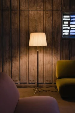 Pie de Salón G1 Stehlampe in Beige & Chrom von Jaume Sans