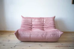 Pink Pearl Velvet Togo 2-Sitzer zugeschrieben Michel Ducaroy für Ligne Roset