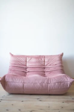 Pink Pearl Velvet Togo 2-Sitzer zugeschrieben Michel Ducaroy für Ligne Roset