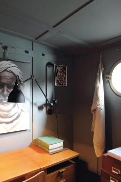 Polycarbonat Lampe Gras N° 210 Wandlampe von Bernard-Albin Gras
