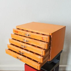Portugiesischer Vintage Spool Schrank von Liz, 1950er