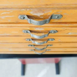 Portugiesischer Vintage Spool Schrank von Liz, 1950er