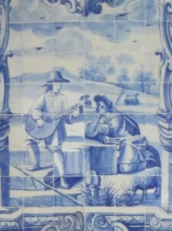 Portugiesisches Azulejos-Fliesenpaneel, 18. Jh. mit Troubadour-Dekor