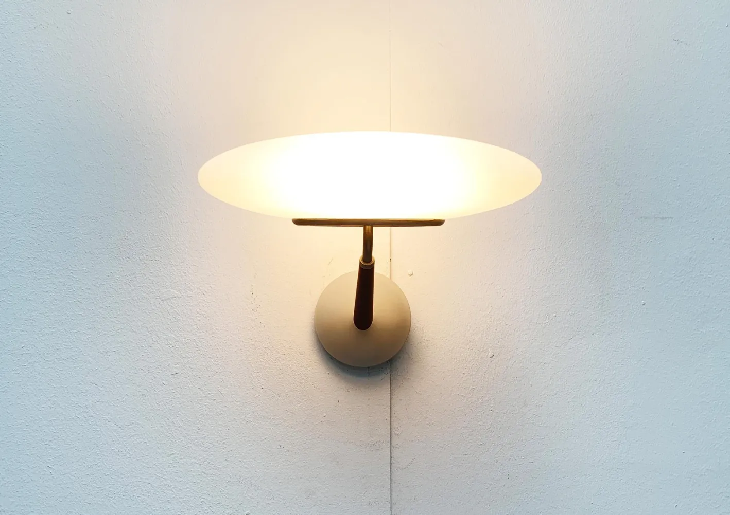 Postmoderne italienische Modell Pao W Wandleuchte von Matteo Thun für Arteluce, 1990er