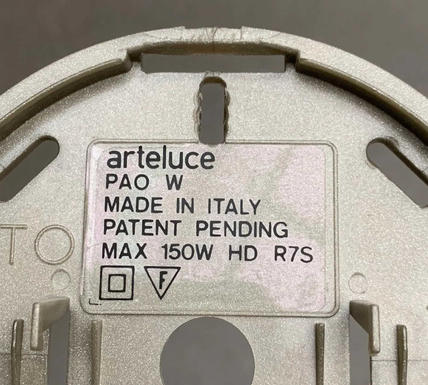 Postmoderne italienische Modell Pao W Wandleuchte von Matteo Thun für Arteluce, 1990er