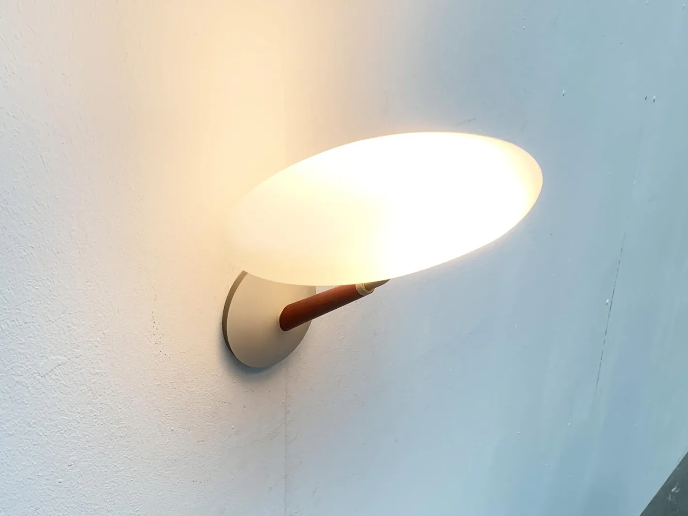 Postmoderne italienische Modell Pao W Wandleuchte von Matteo Thun für Arteluce, 1990er