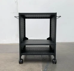 Postmoderner Servierwagen aus perforiertem Metall, 1980er