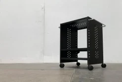 Postmoderner Servierwagen aus perforiertem Metall, 1980er