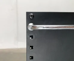 Postmoderner Servierwagen aus perforiertem Metall, 1980er