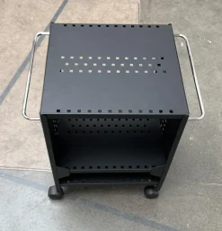 Postmoderner Servierwagen aus perforiertem Metall, 1980er