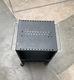 Postmoderner Servierwagen aus perforiertem Metall, 1980er
