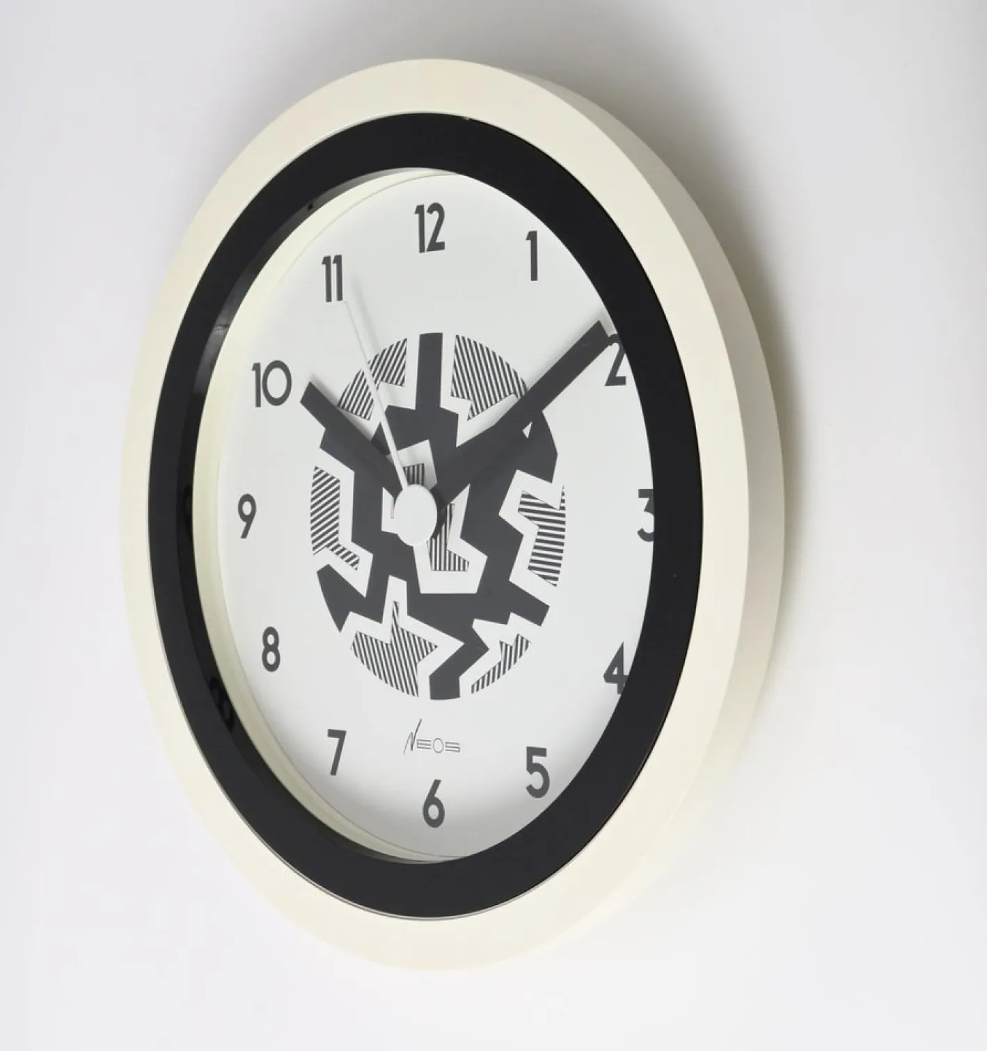 Postmoderne Wanduhr von Nathalie Du Pasquier & George Sowden für Neos Lorenz, 1980er