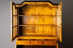 Praktischer Sekretär mit Hutch