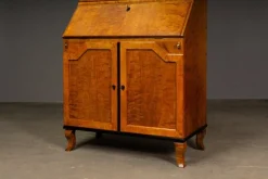Praktischer Sekretär mit Hutch