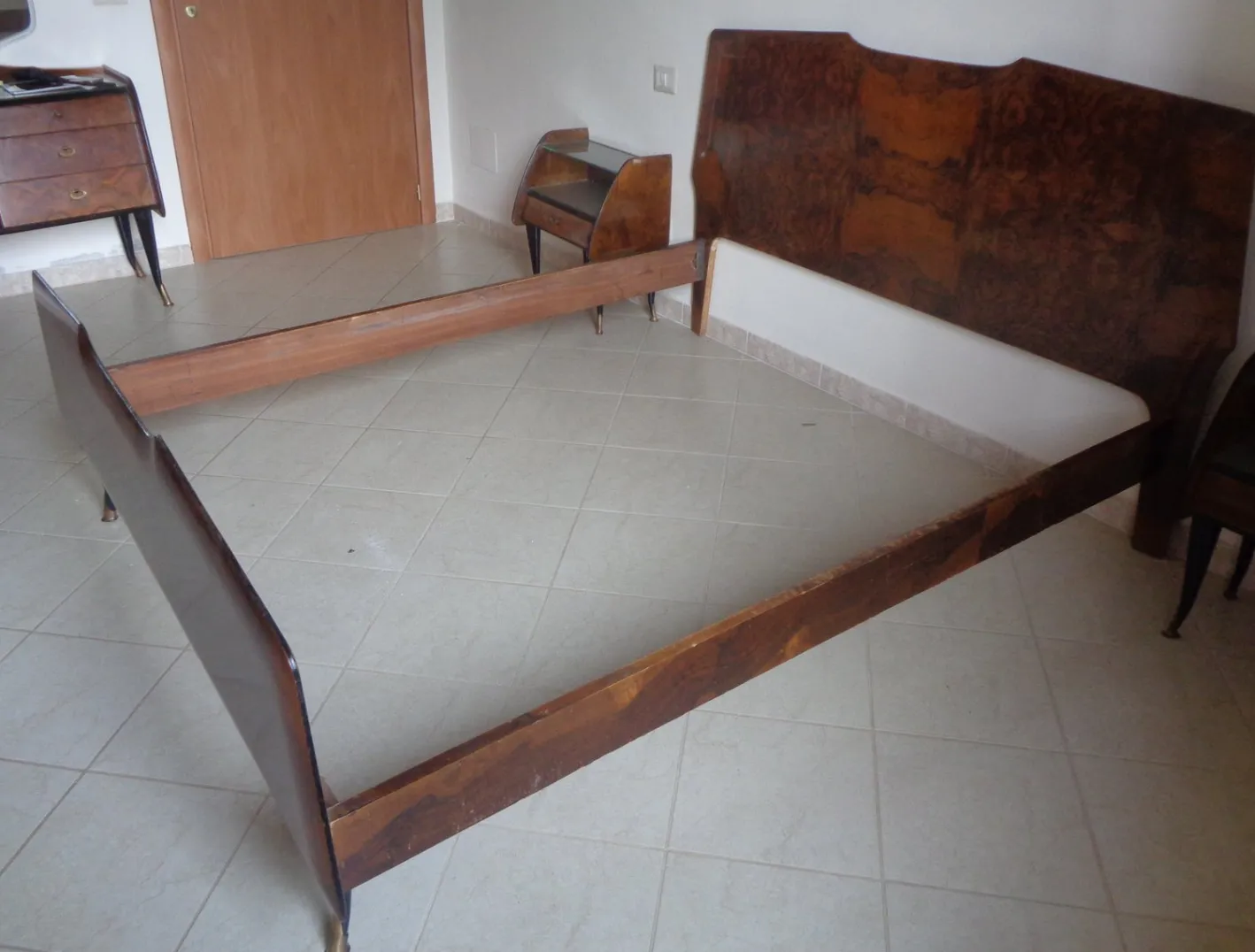 Primavera 57 Series Bett aus Bruyèreholz & Messing von Osvaldo Borsani für Atelier Borsani Varedo, 1957