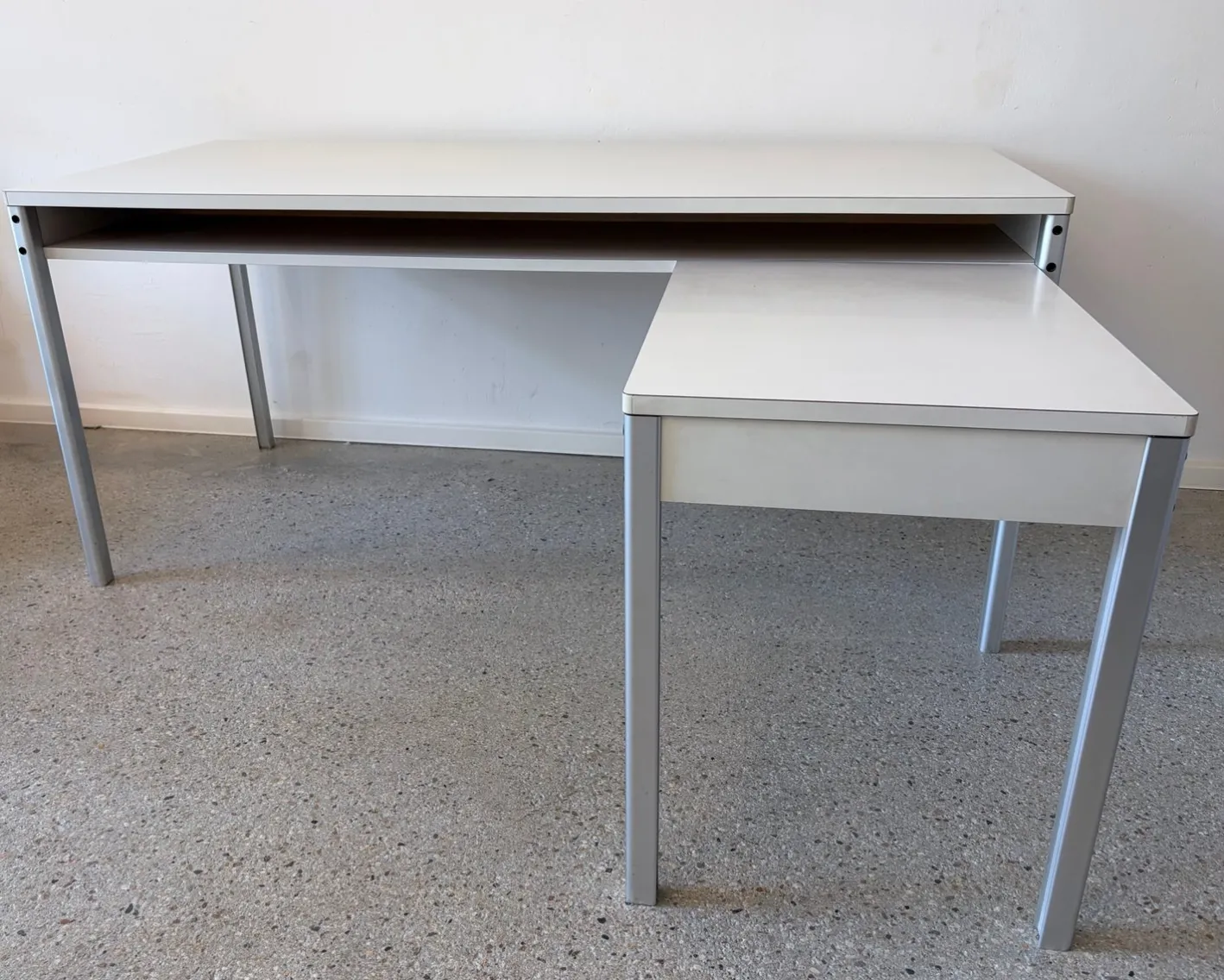 Program 570 Schreibtisch mit Schreibmaschinentisch Verlängerung von Dieter Rams für Vitsoe, 1970er, 2er Set