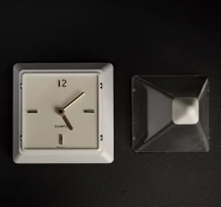 Pyramidenuhr von Hidekatsu Nomizu für Tochigi Tokei, 1989