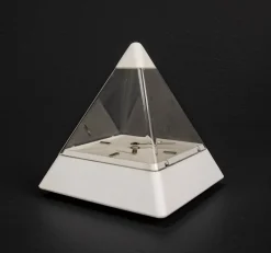 Pyramidenuhr von Hidekatsu Nomizu für Tochigi Tokei, 1989