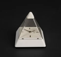 Pyramidenuhr von Hidekatsu Nomizu für Tochigi Tokei, 1989