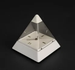 Pyramidenuhr von Hidekatsu Nomizu für Tochigi Tokei, 1989